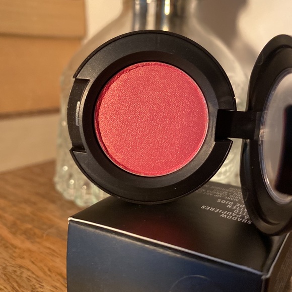 LIMITED EDITION MAC COSMETICS Eyeshadow “Living Pink” - Picture 2 of 3